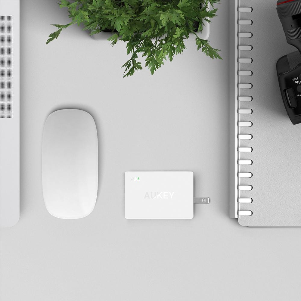 AUKEY PA-Y2 27W Dual-Port-Ladegerät mit QC 3.0 USB-C